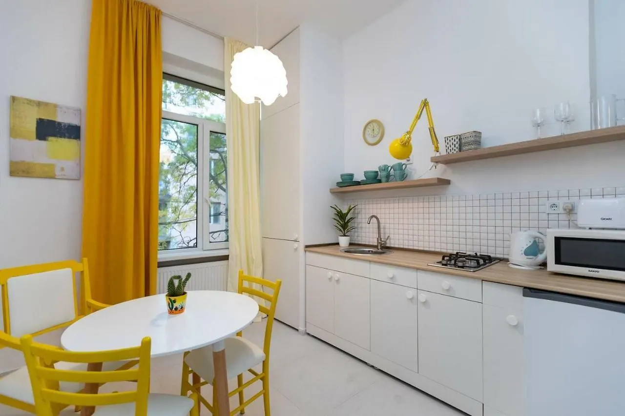 Chic 1Br Apt With Balcony - By Wehost Tbilisi Lägenhet